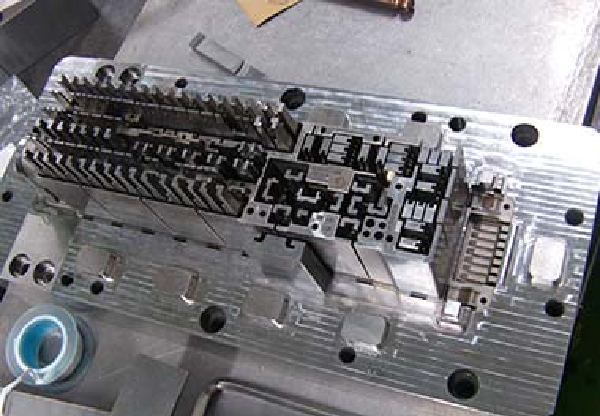 汽車(chē)塑膠模具工廠