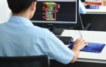 PEEK注塑加工五大關(guān)鍵注意事項(xiàng)：與普通塑料注塑有何不同？